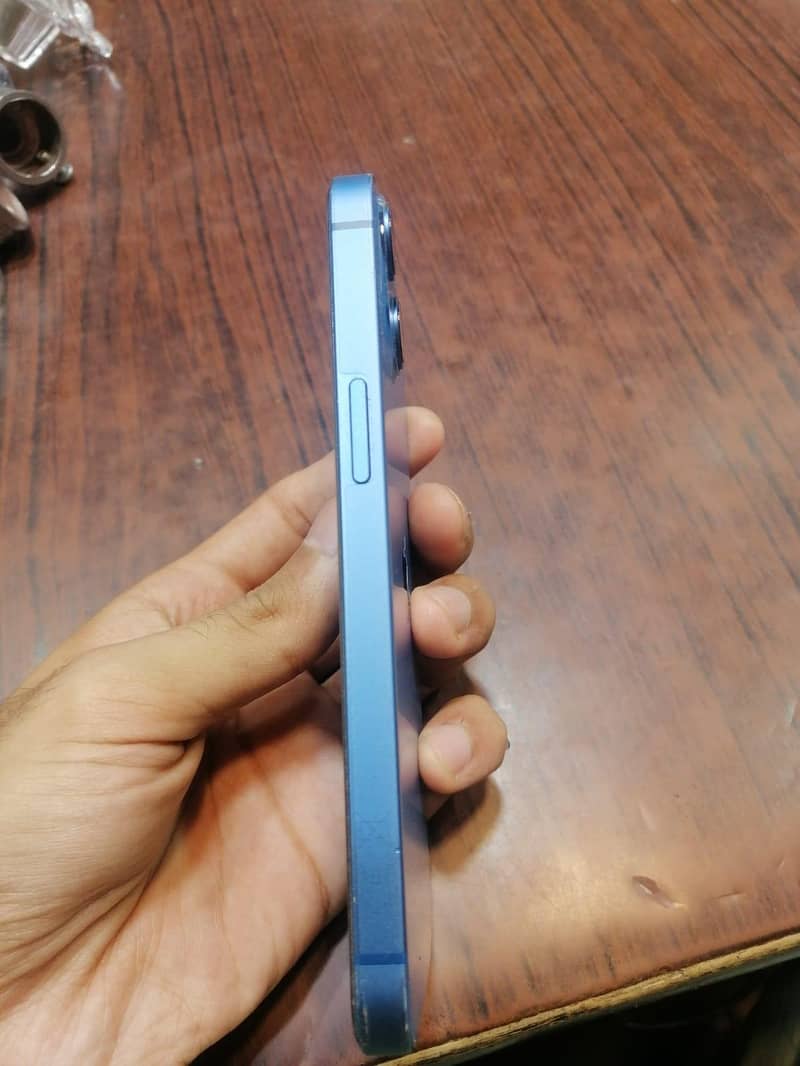 Apple iPhone 13 2