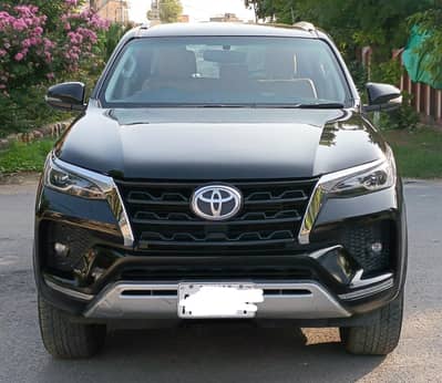 Toyota Fortuner Sigma 2022 Black Edition Diesel