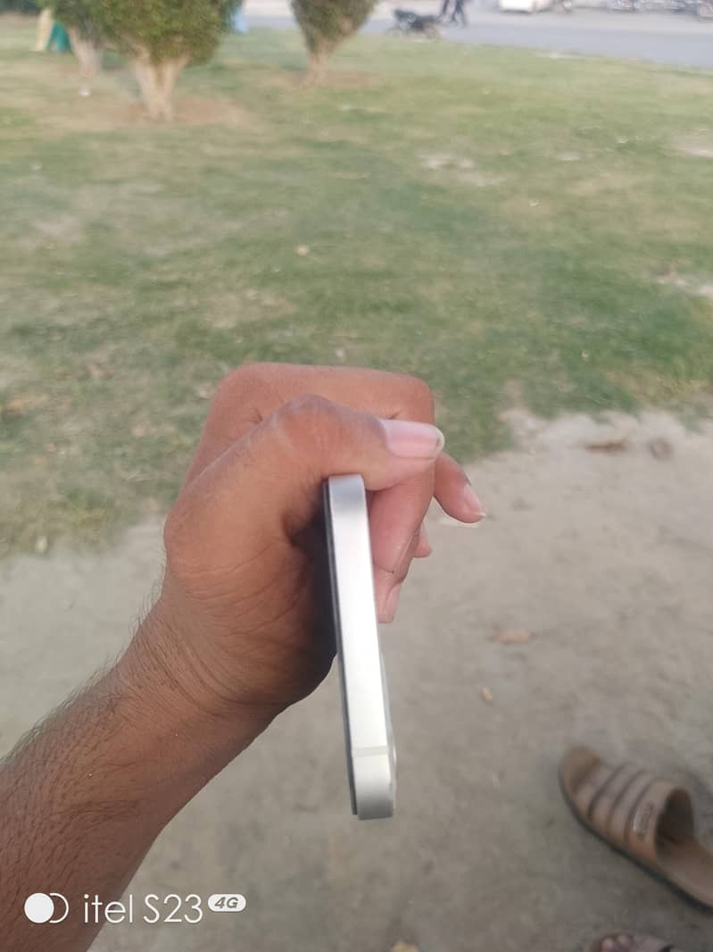 Apple iPhone 12 2