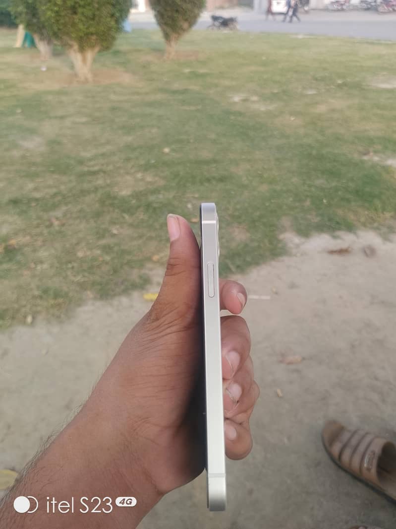 Apple iPhone 12 3