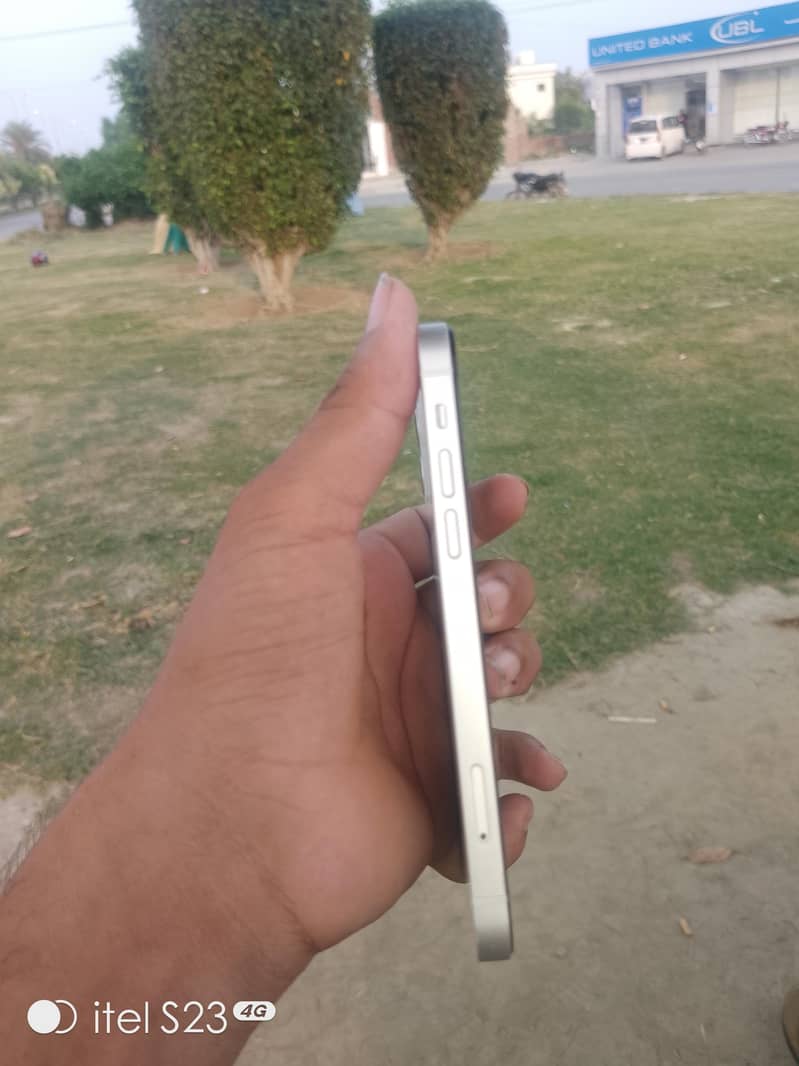 Apple iPhone 12 5