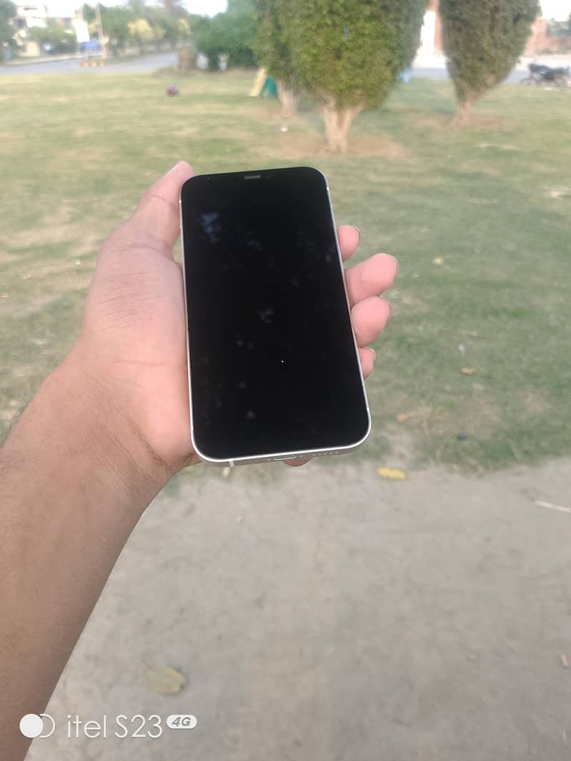 Apple iPhone 12 6