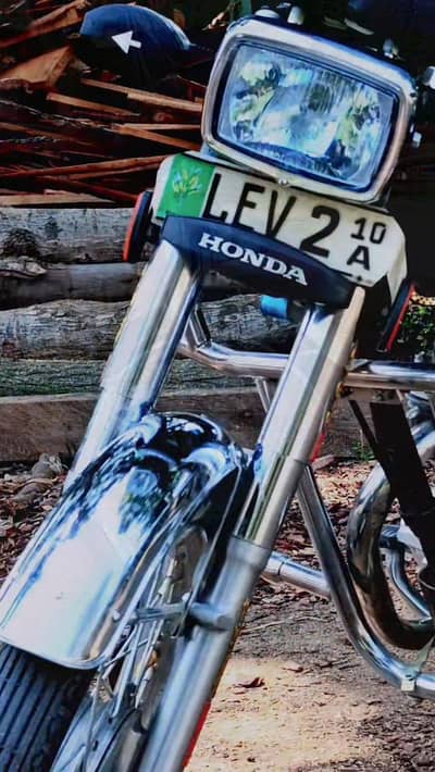 Golden Honda 125 Model 10A