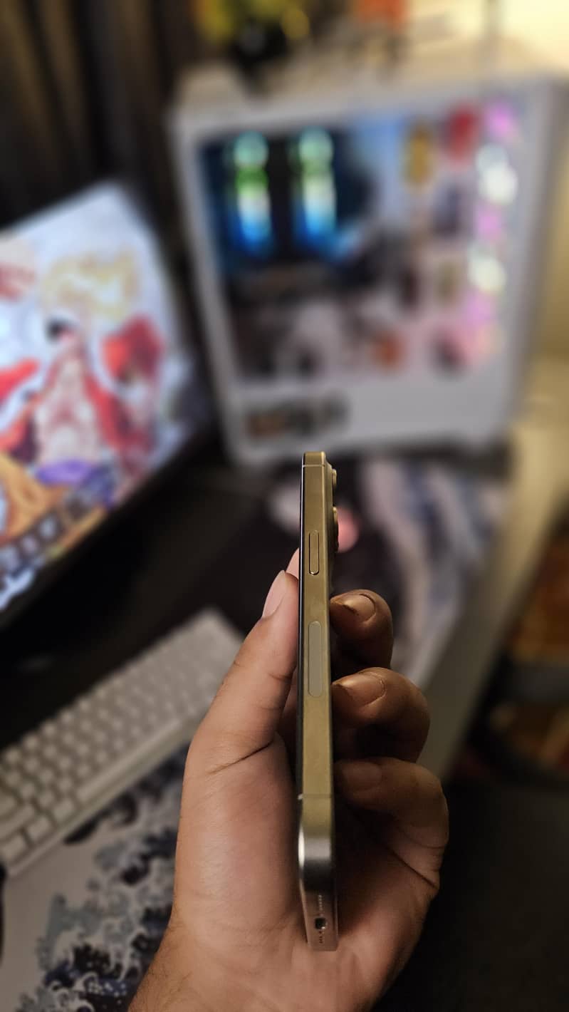 iPhone 15 Pro 4