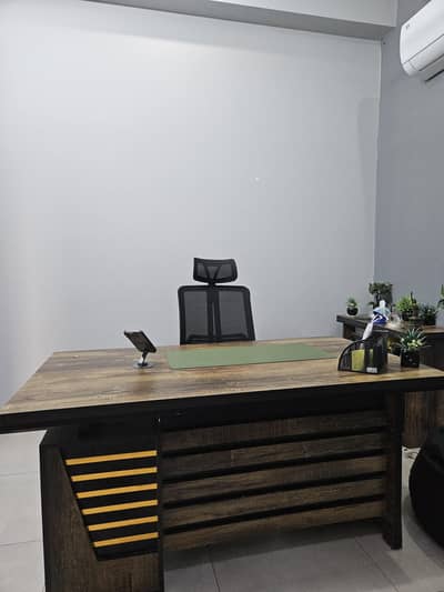 Office Table with Side Table – Slightly Used