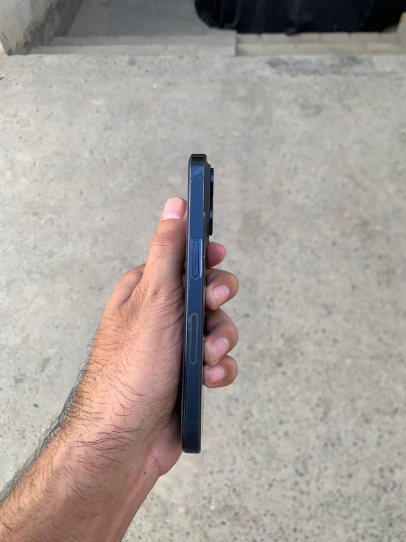 Apple iPhone 15 Pro 1