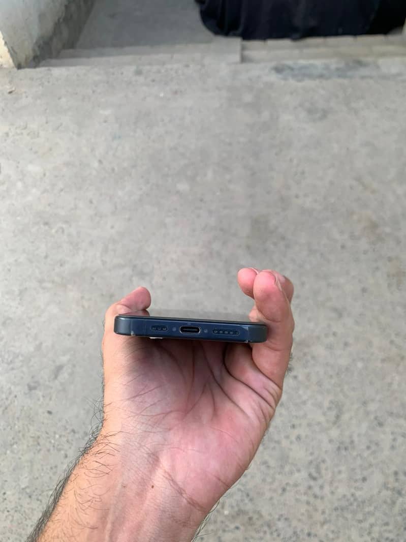 Apple iPhone 15 Pro 3