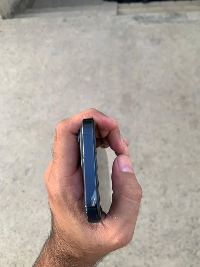 Apple iPhone 15 Pro 4