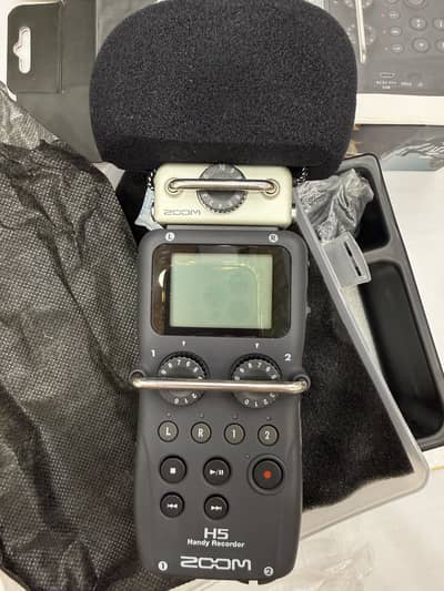 Zoom H5 - Handy Recorder - Professional 4 track portable recorder