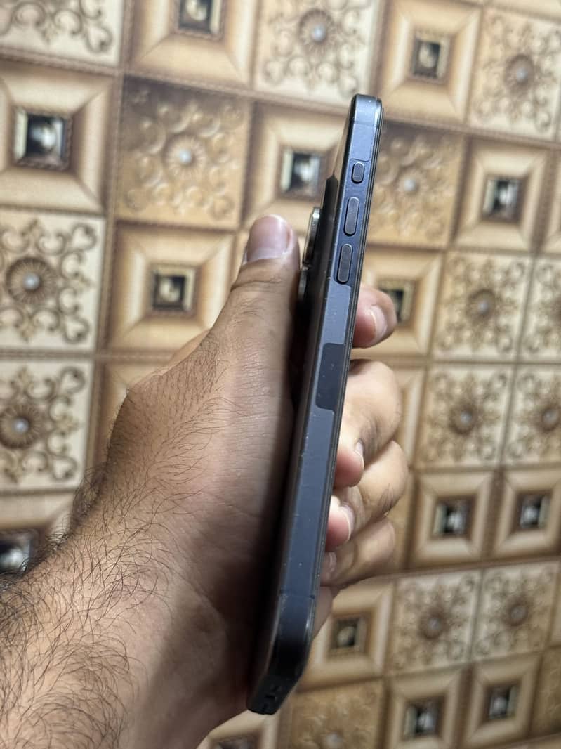 Apple iPhone 15 Pro Max 2