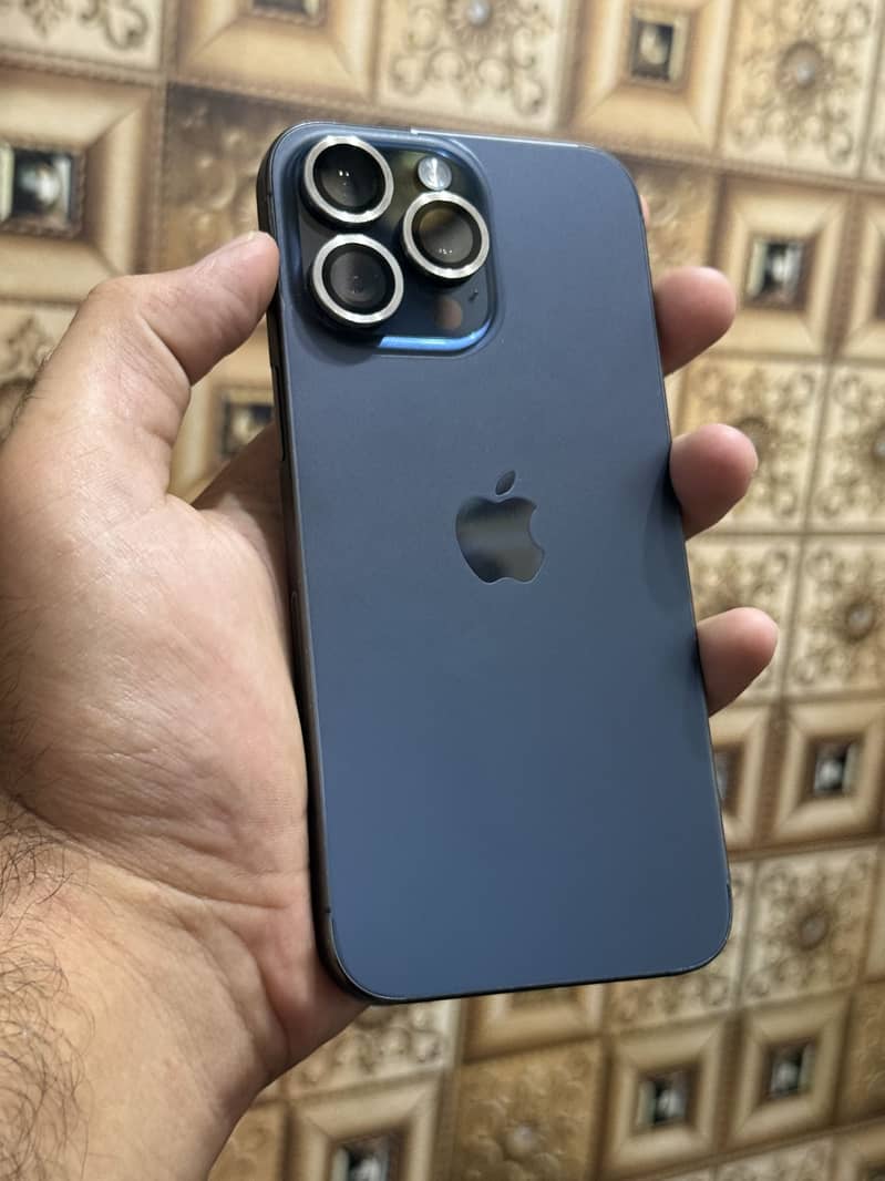 Apple iPhone 15 Pro Max 6