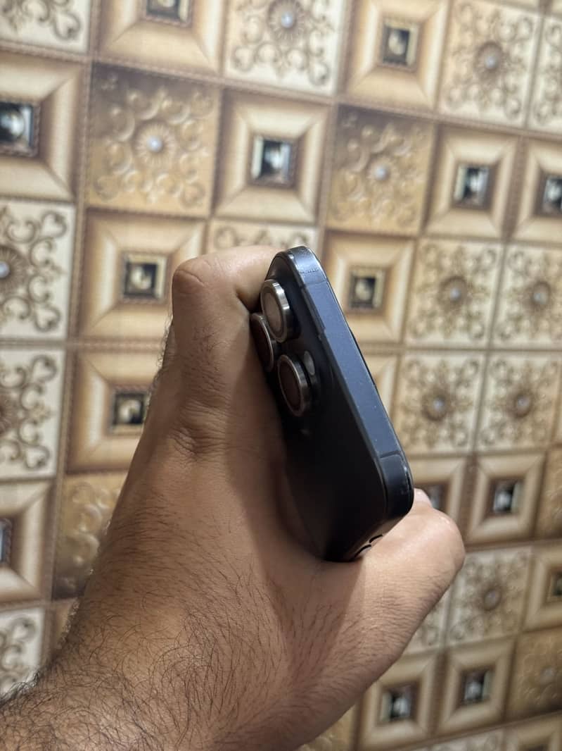 Apple iPhone 15 Pro Max 8