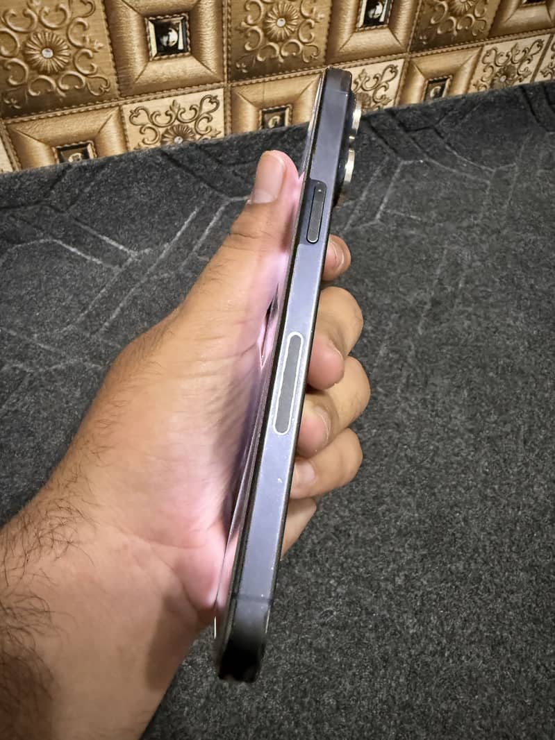 Apple iPhone 15 Pro Max 9
