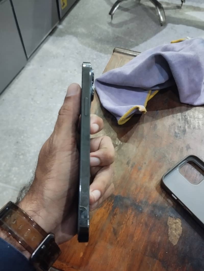 Apple iPhone 13 Pro Max 1