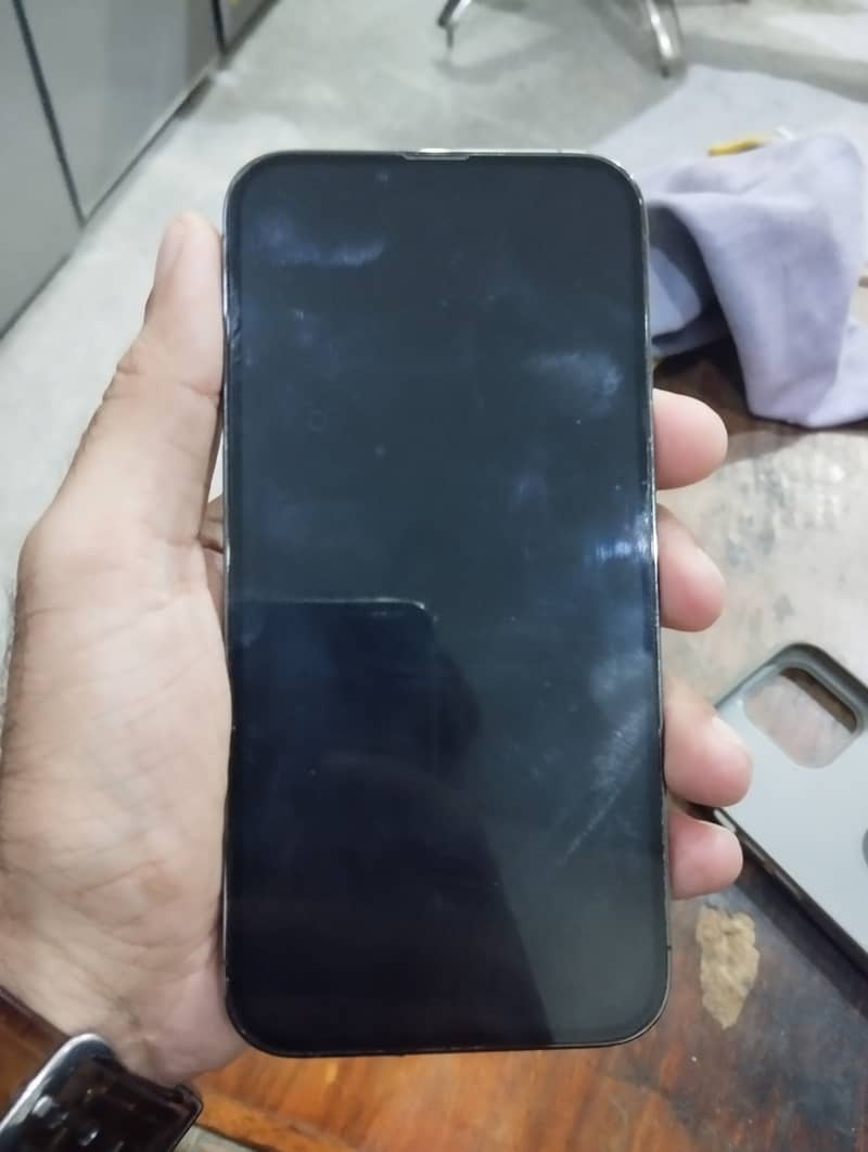 Apple iPhone 13 Pro Max 4