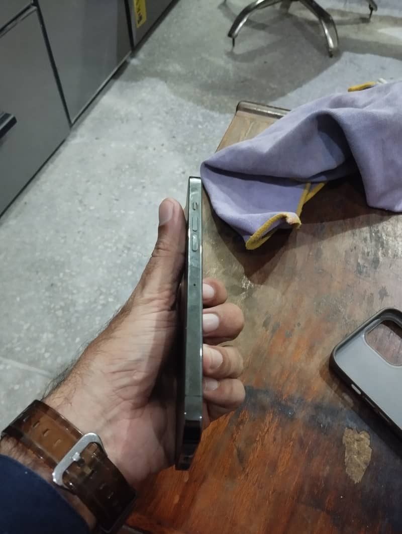 Apple iPhone 13 Pro Max 5