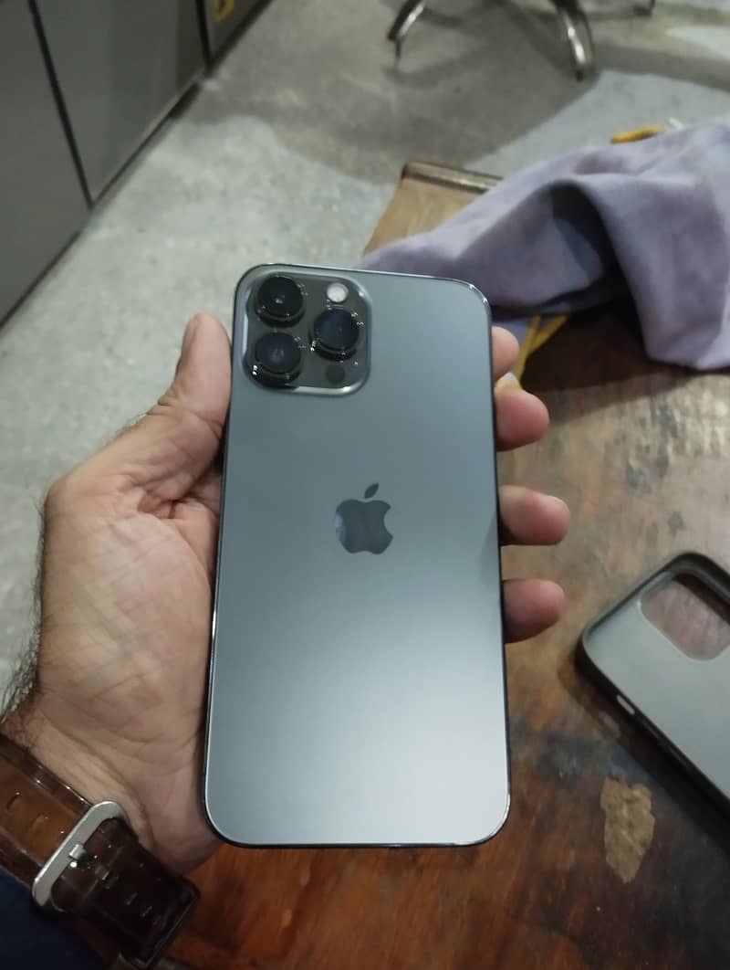 Apple iPhone 13 Pro Max 6