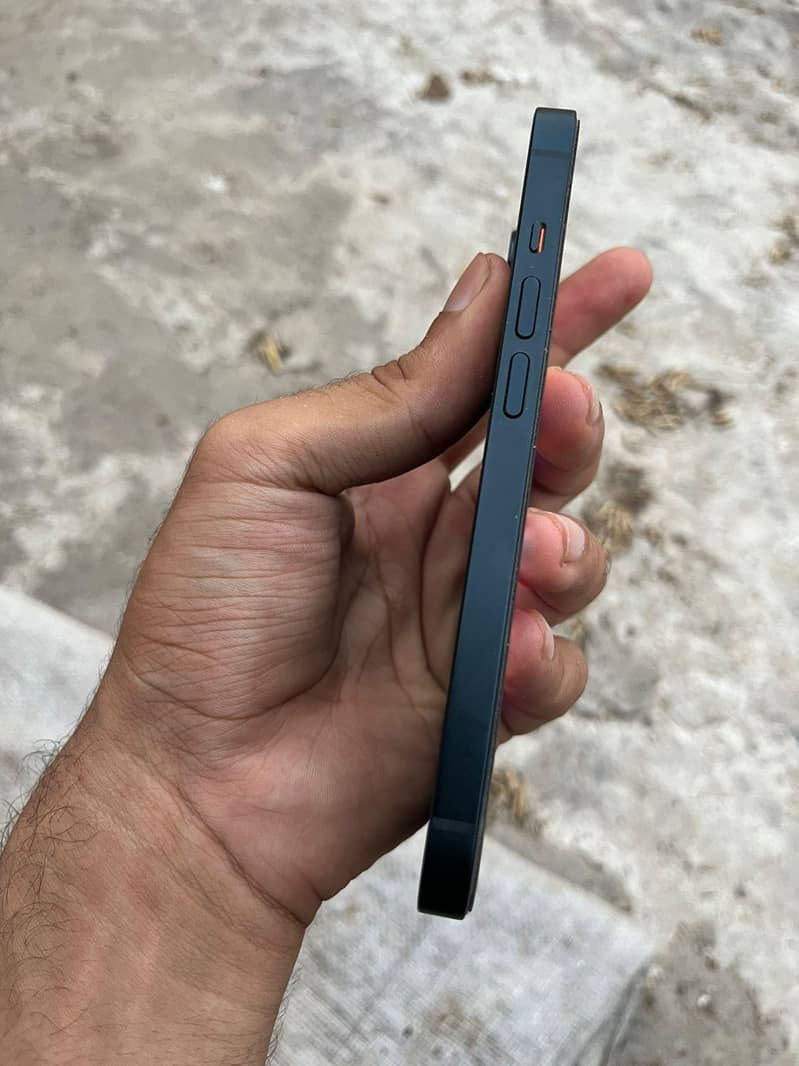 Apple iPhone 14 4