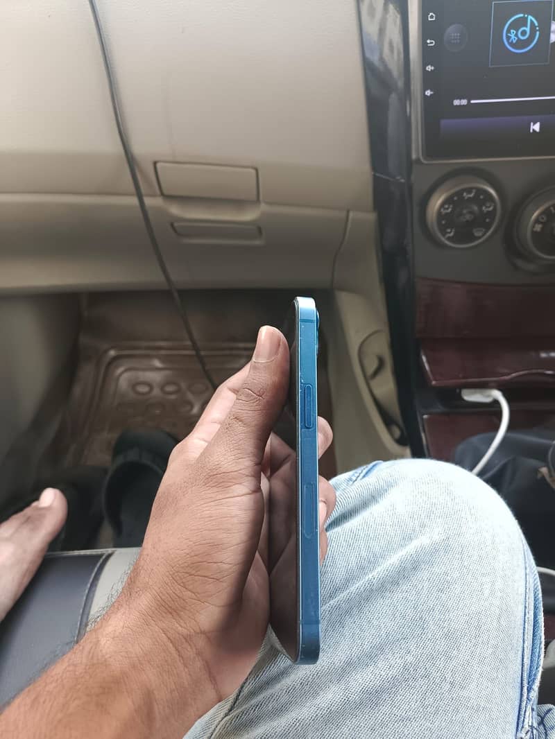 Apple iPhone 13 2