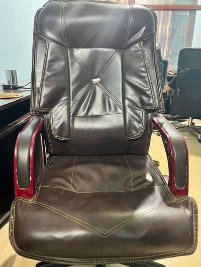 2 Executive office chair for buy 2 in pakagae and also availble 1