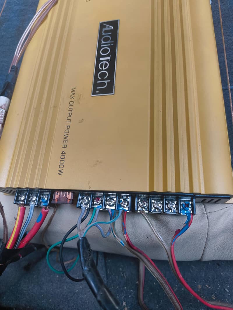 Amplifier with speaker 6