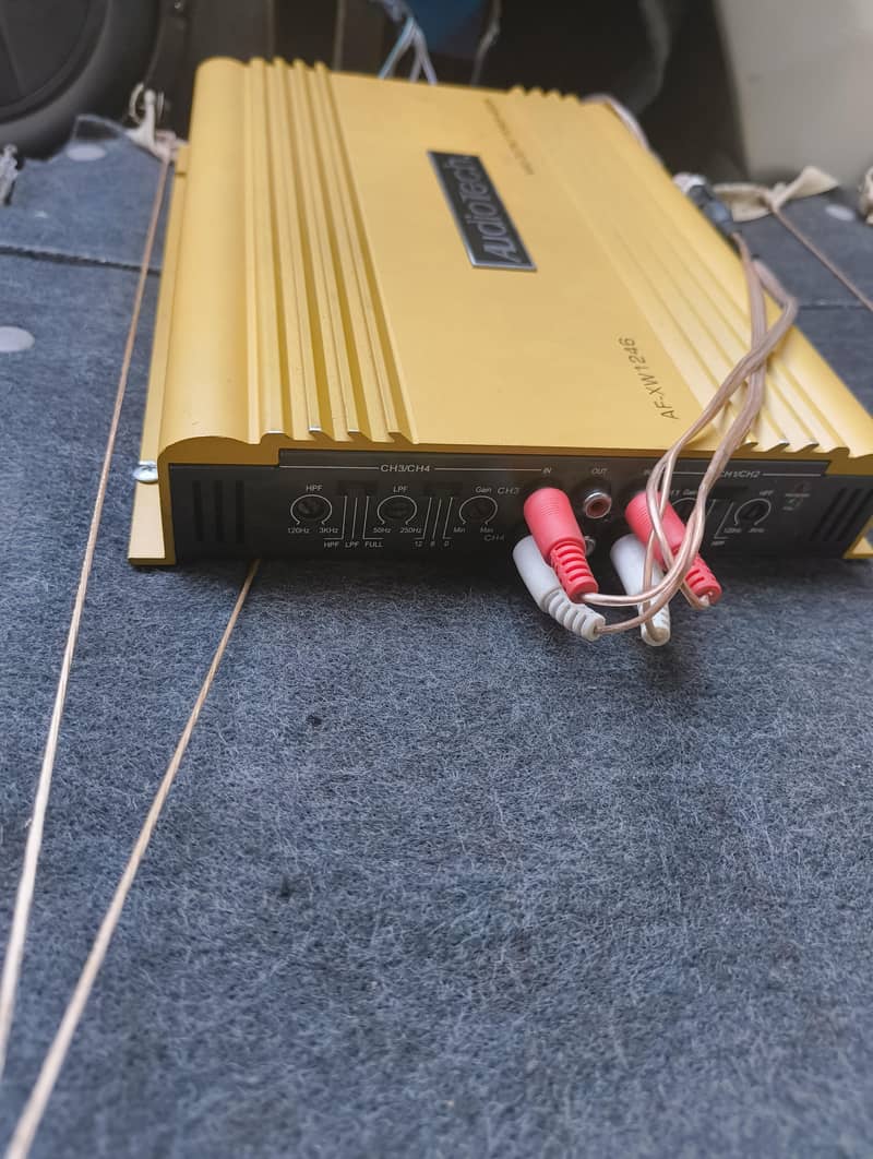 Amplifier with speaker 7