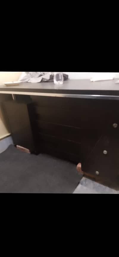 Office Table with 2 side Tables for sale