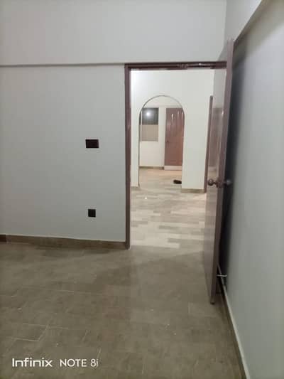 3 bed DD 2nd floor portion available for rent
