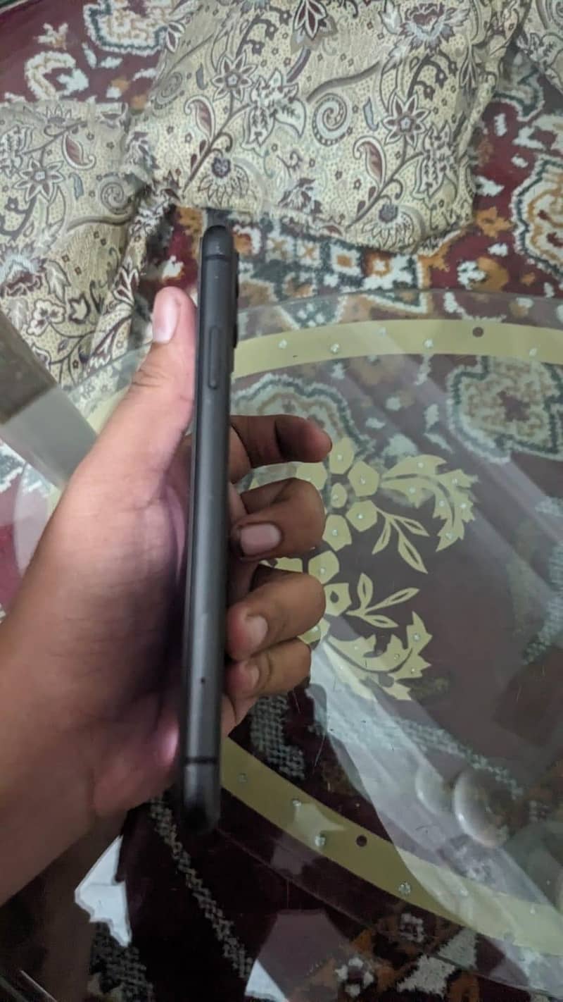 Apple iPhone 11 3