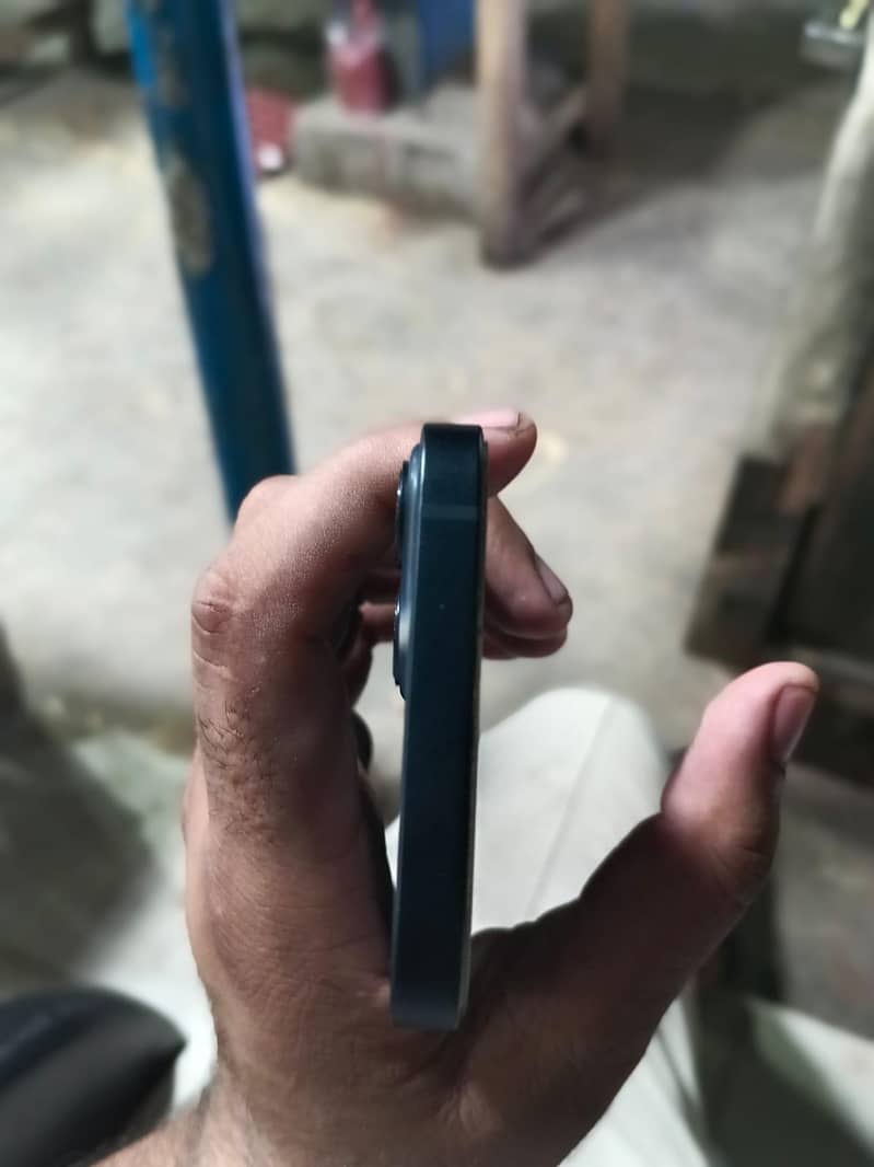 Apple iPhone 13 2