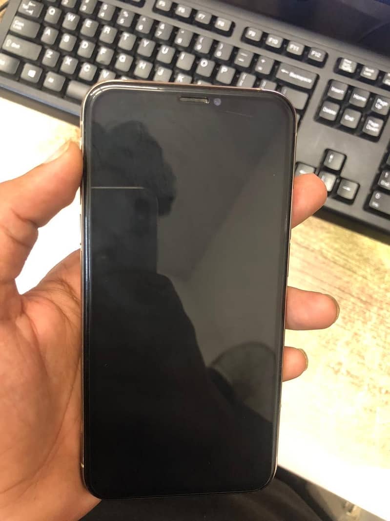 Apple iPhone XS 1
