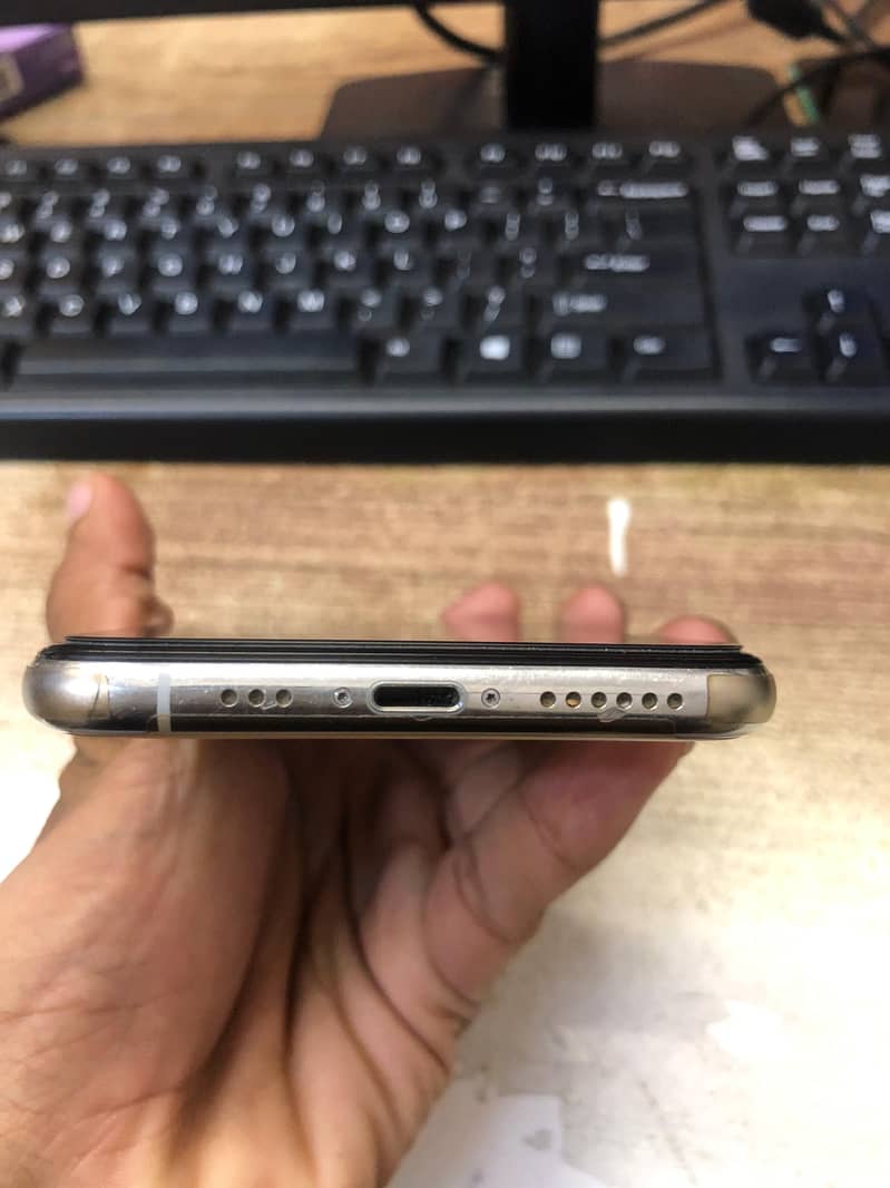 Apple iPhone XS 3