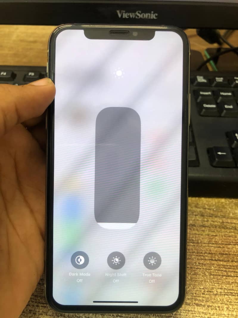 Apple iPhone XS 4