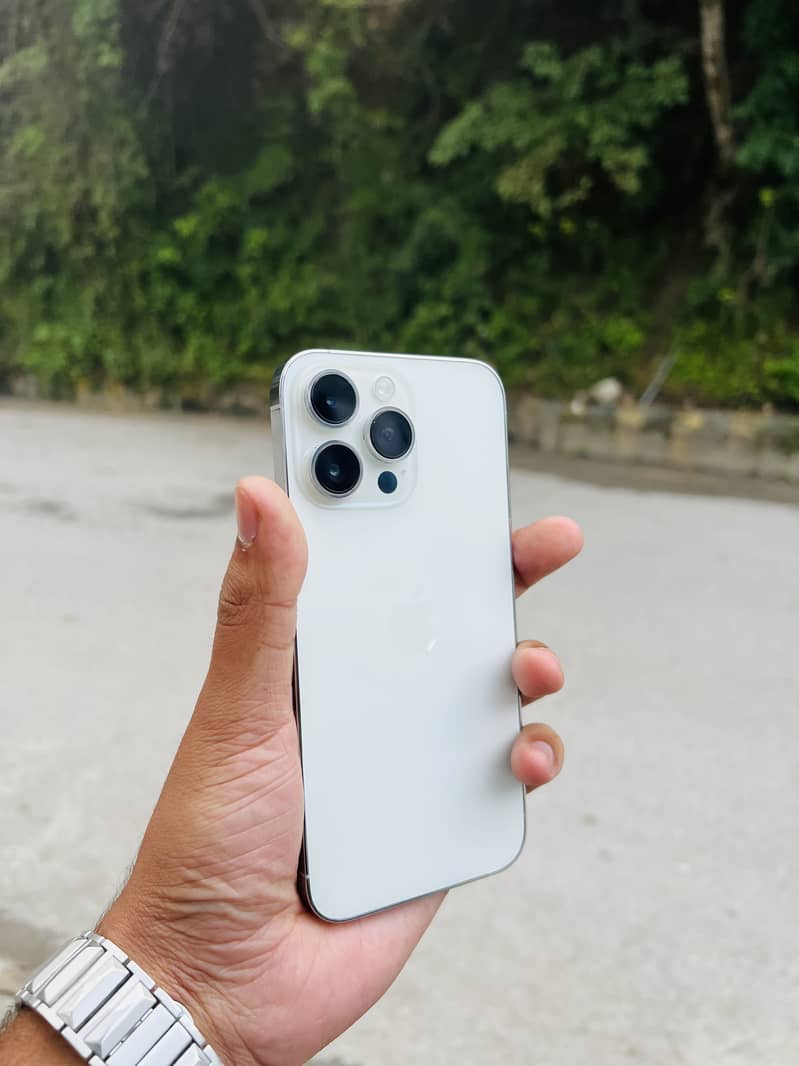 iPhone 14 Pro Max 1