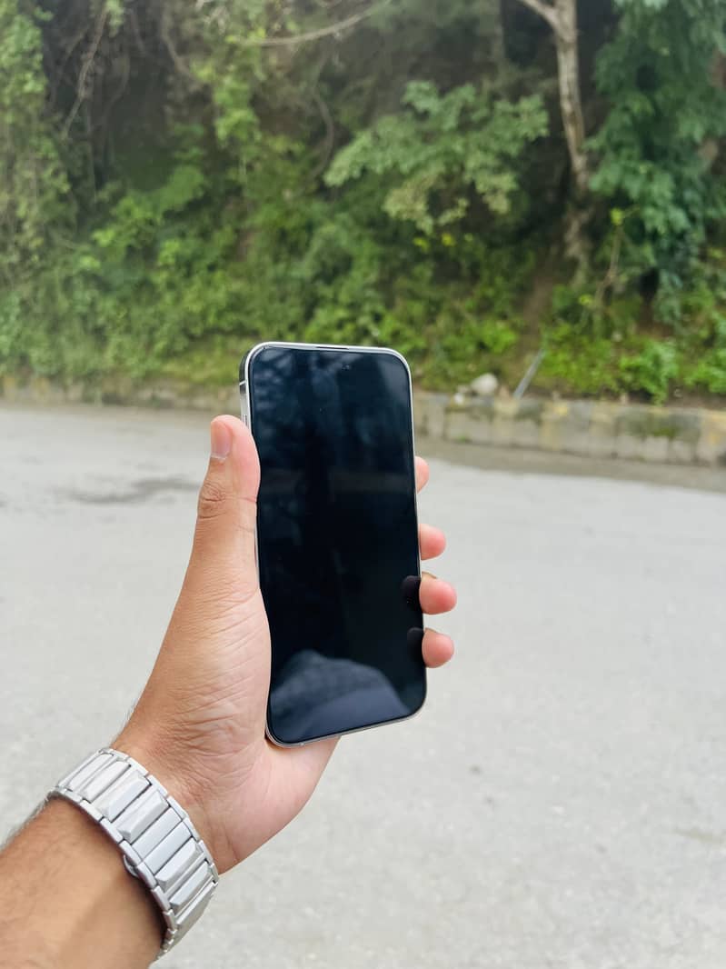 iPhone 14 Pro Max 4