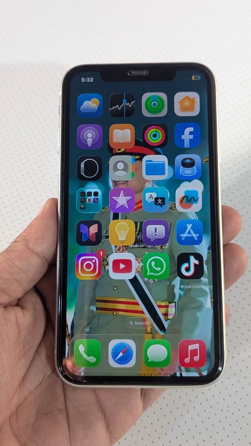 Apple iPhone 11 3