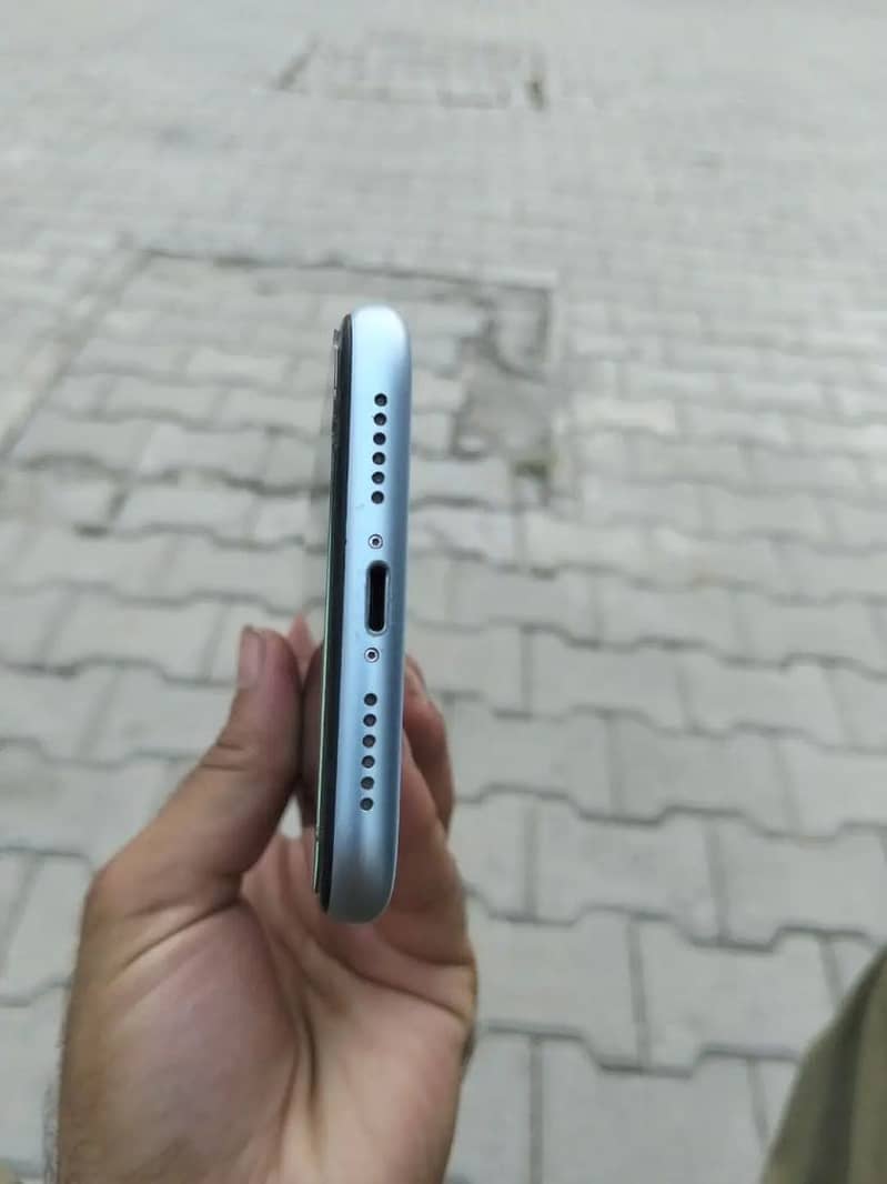 Apple iPhone X 4