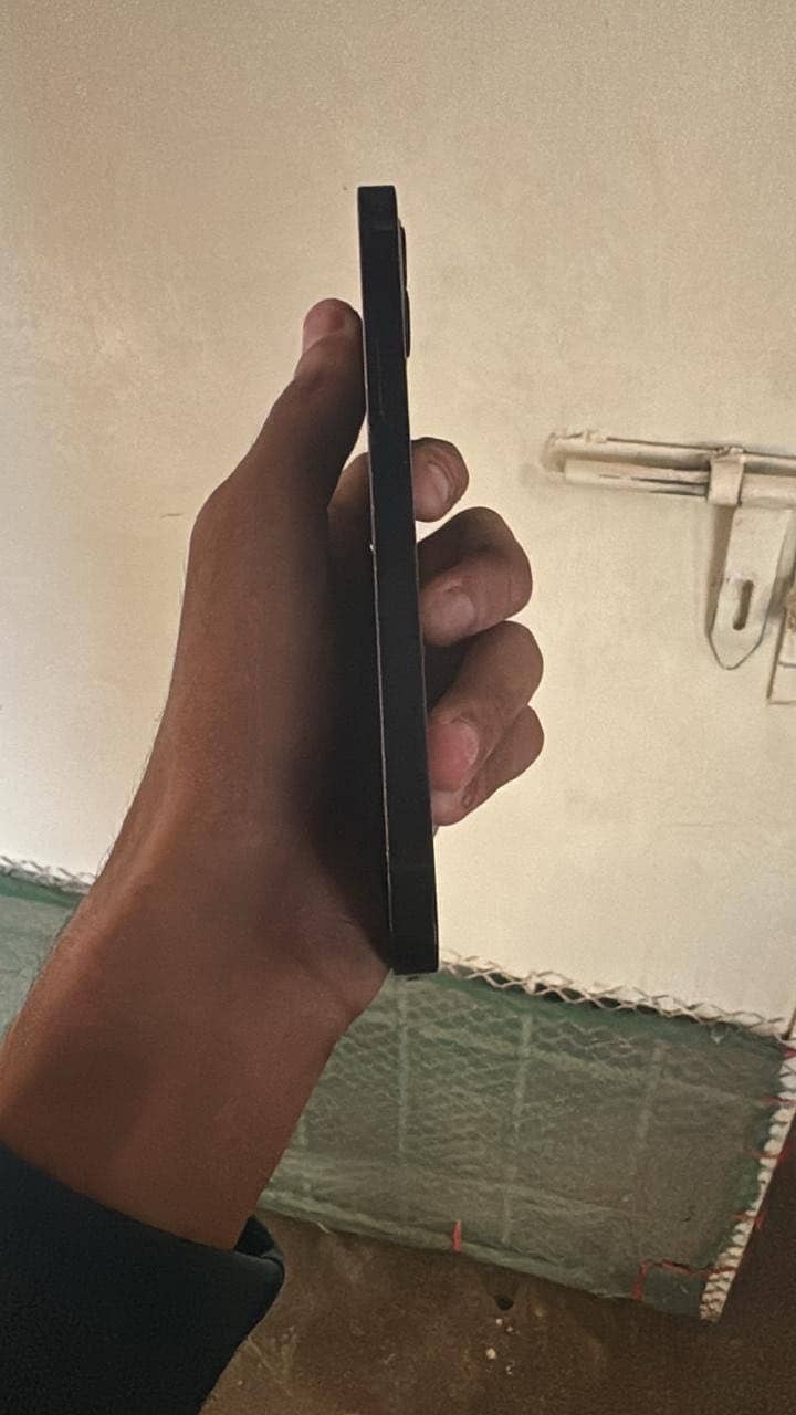 Apple iPhone 12 3
