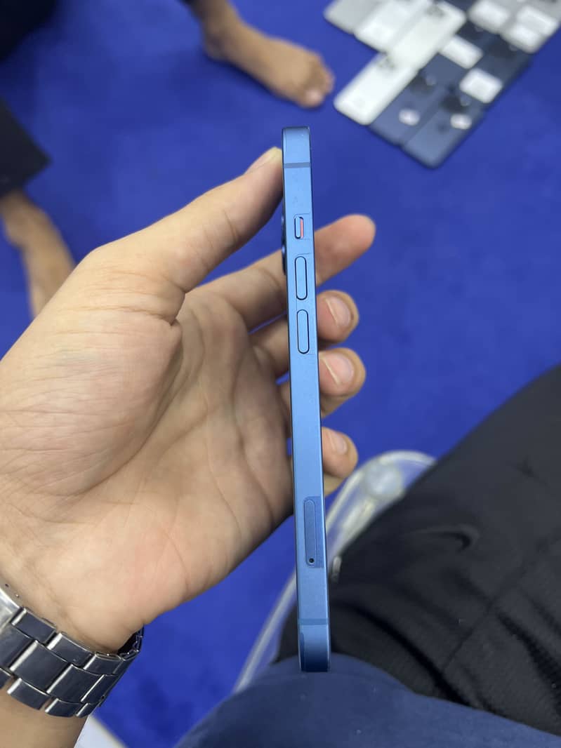 Apple iPhone 13 4