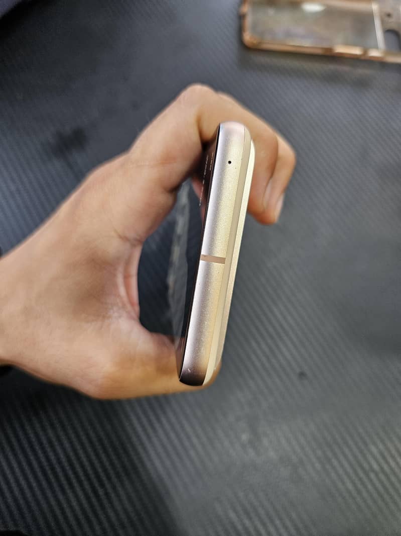 Google Pixel 8 4