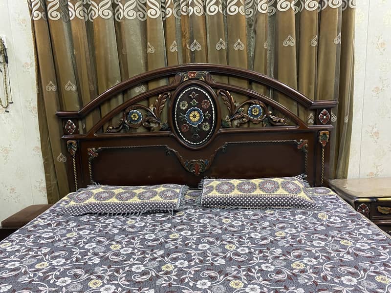 King bed 0