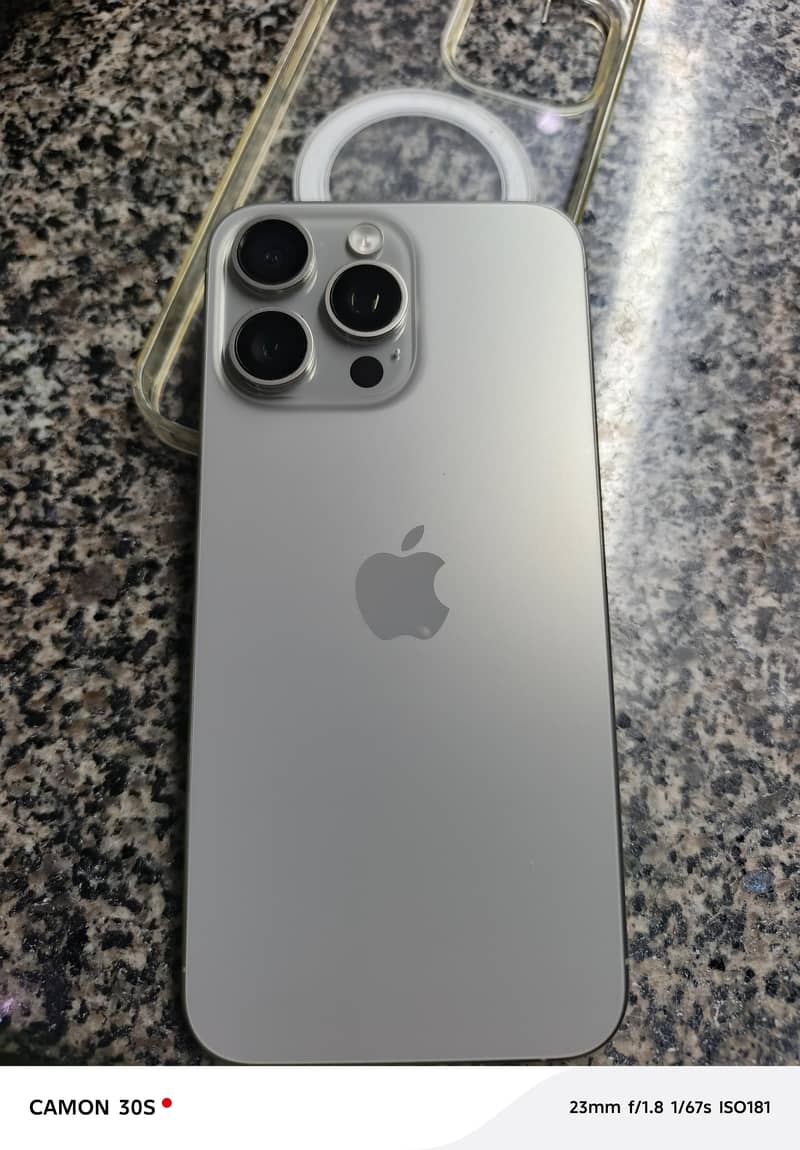 Apple iPhone 15 Pro Max 0
