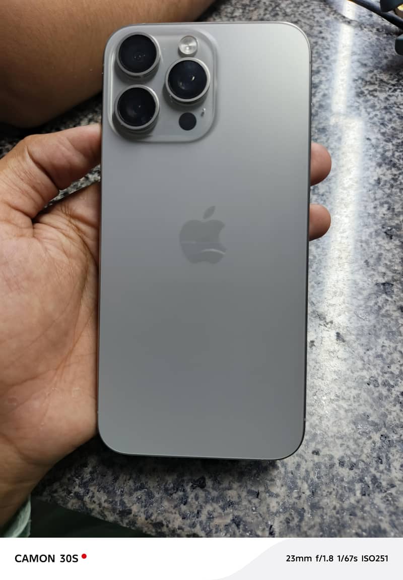 Apple iPhone 15 Pro Max 4