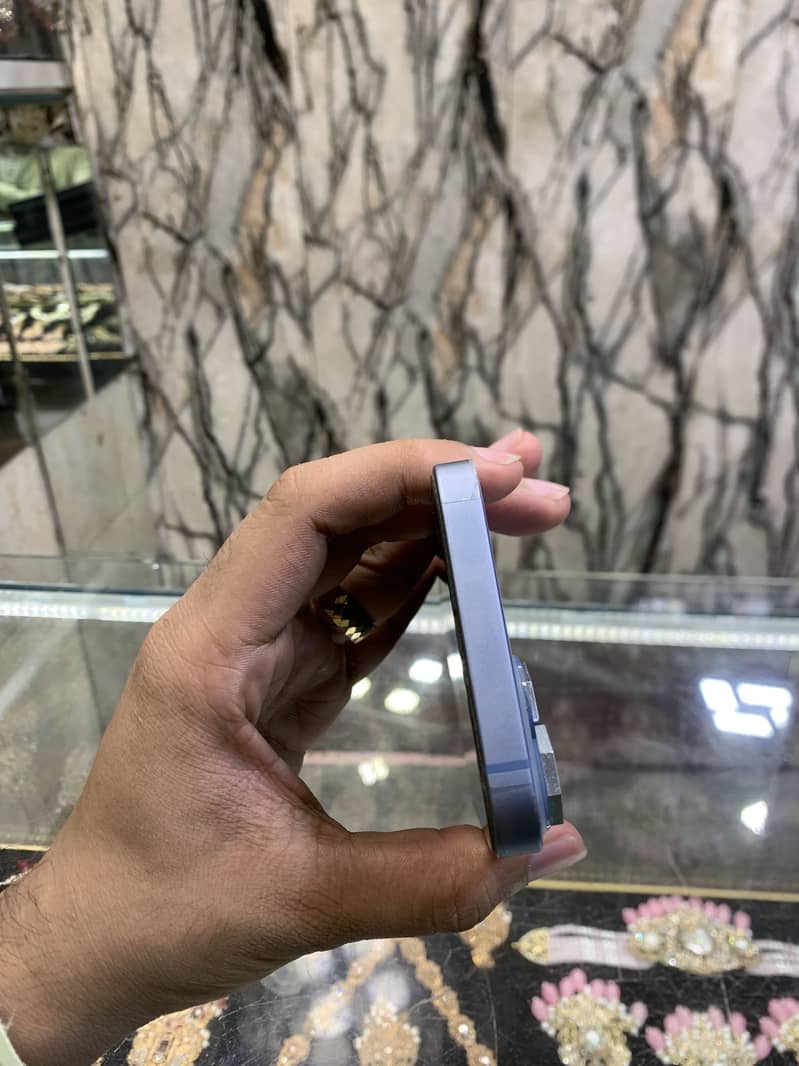 Apple iPhone 14 3