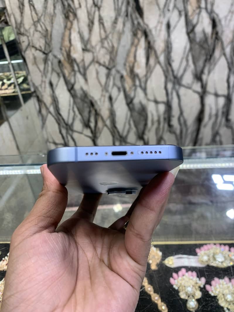 Apple iPhone 14 4