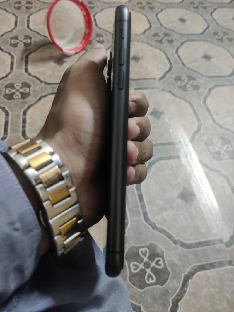 Apple iPhone 11 3