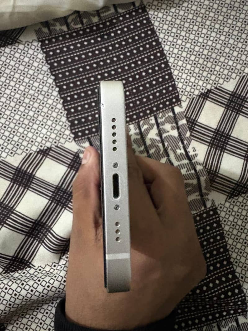 Apple iPhone 13 0