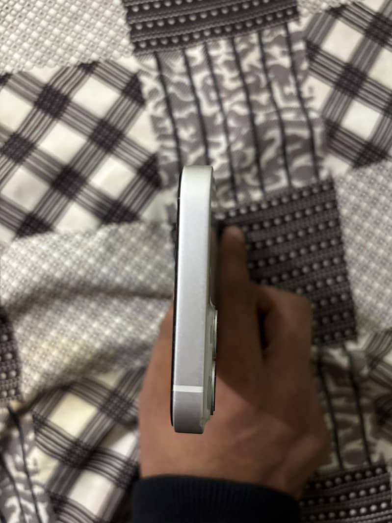 Apple iPhone 13 3