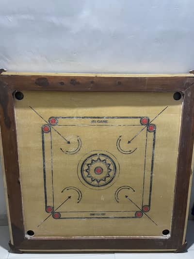 Carrom board
