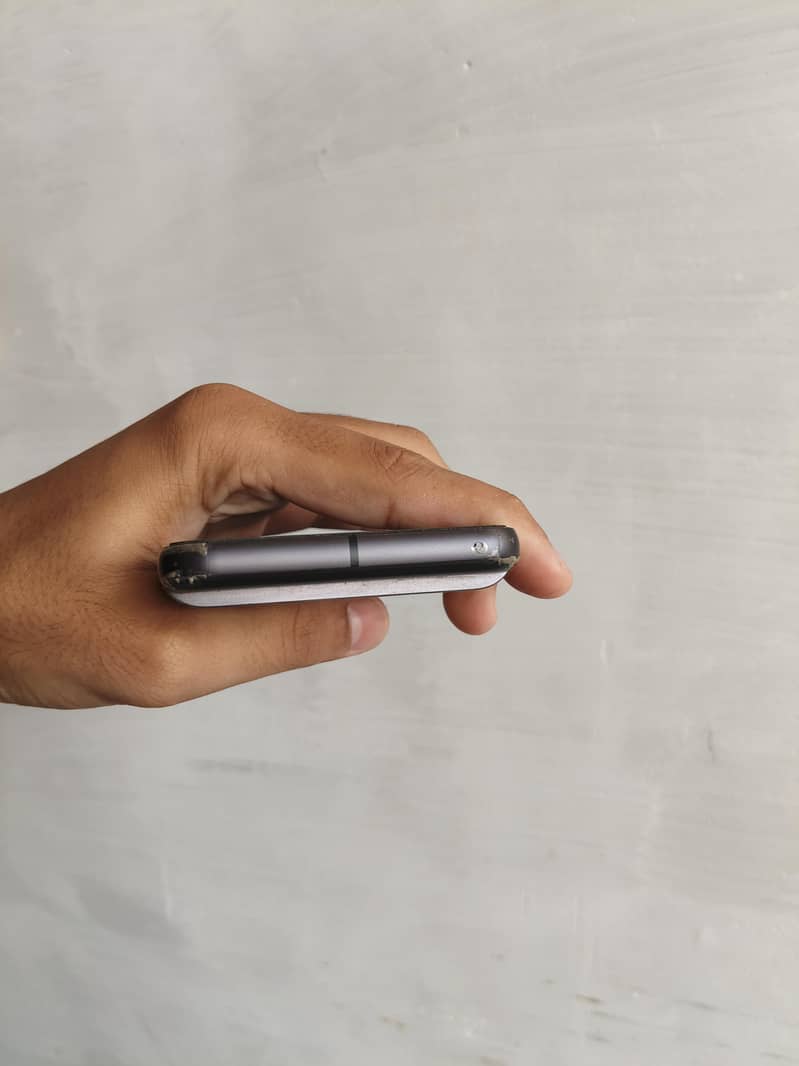 Google Pixel 8 4